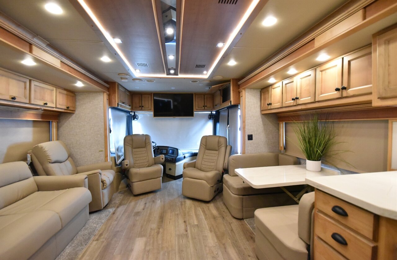 2023 Tiffin Allegro Red 33AA   - Photo 25 - Orange, CA 92867