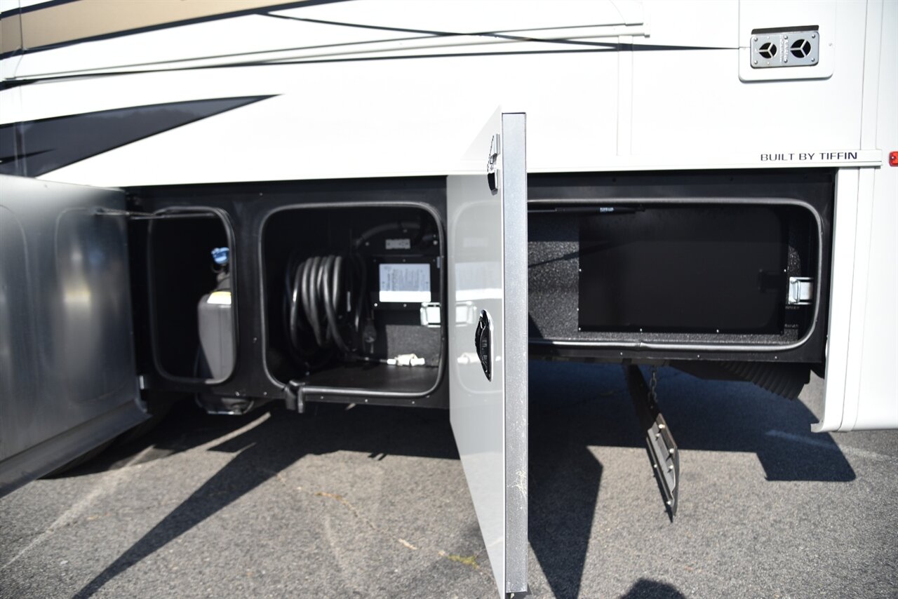 2023 Tiffin Allegro Red 33AA   - Photo 31 - Orange, CA 92867