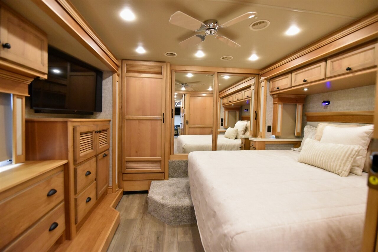 2023 Tiffin Allegro Red 33AA   - Photo 27 - Orange, CA 92867