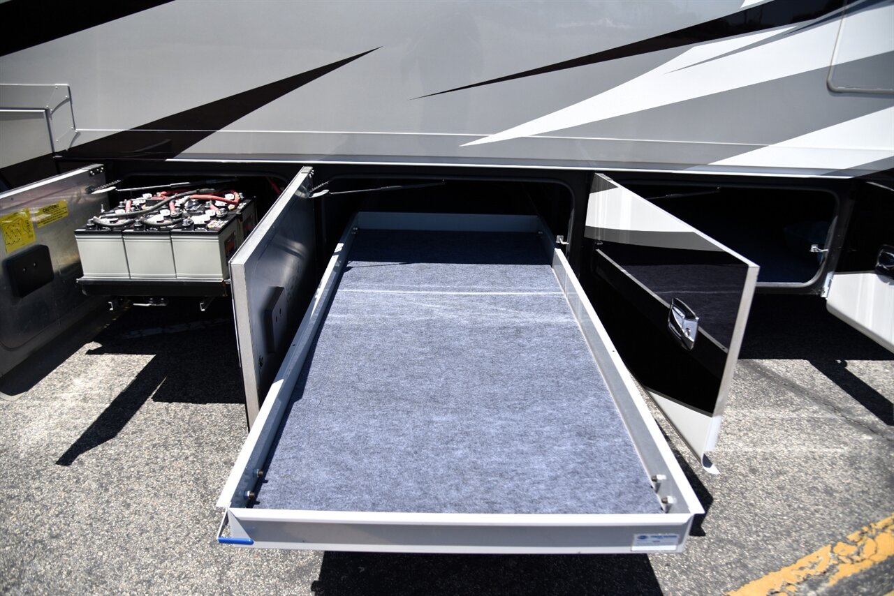 2017 Tiffin Phaeton 40QBH - Photo 38 - Orange, CA 92867