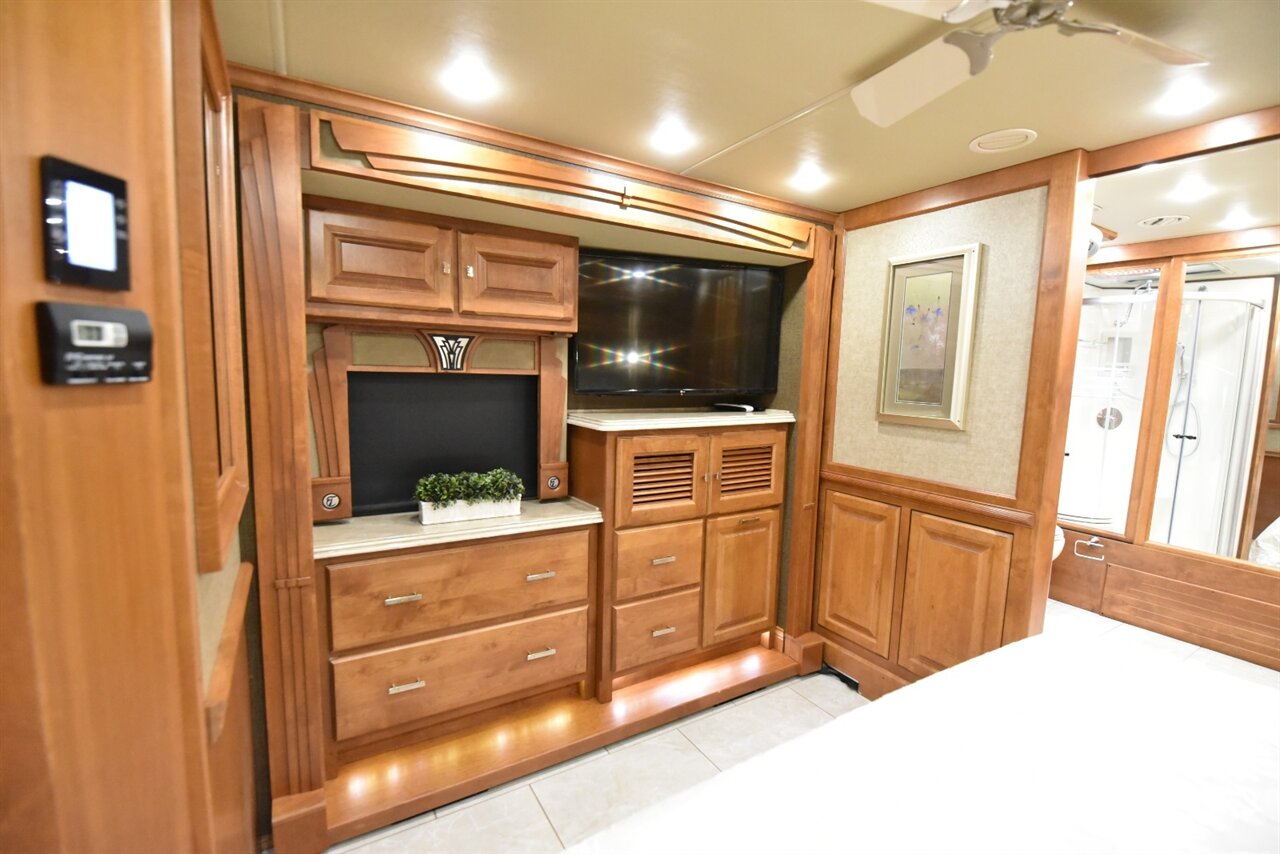 2017 Tiffin Phaeton 40QBH - Photo 74 - Orange, CA 92867