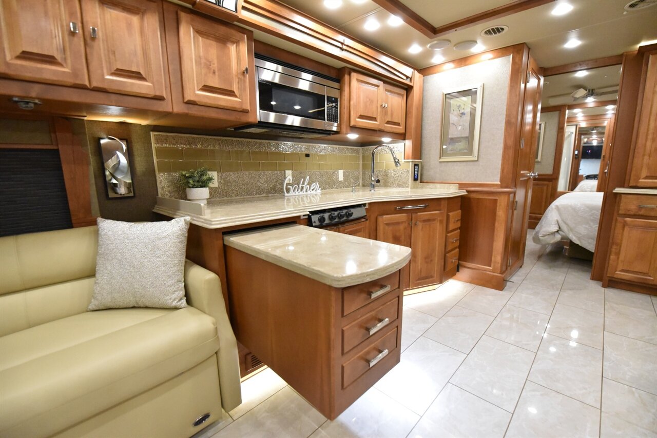 2017 Tiffin Phaeton 40QBH - Photo 57 - Orange, CA 92867
