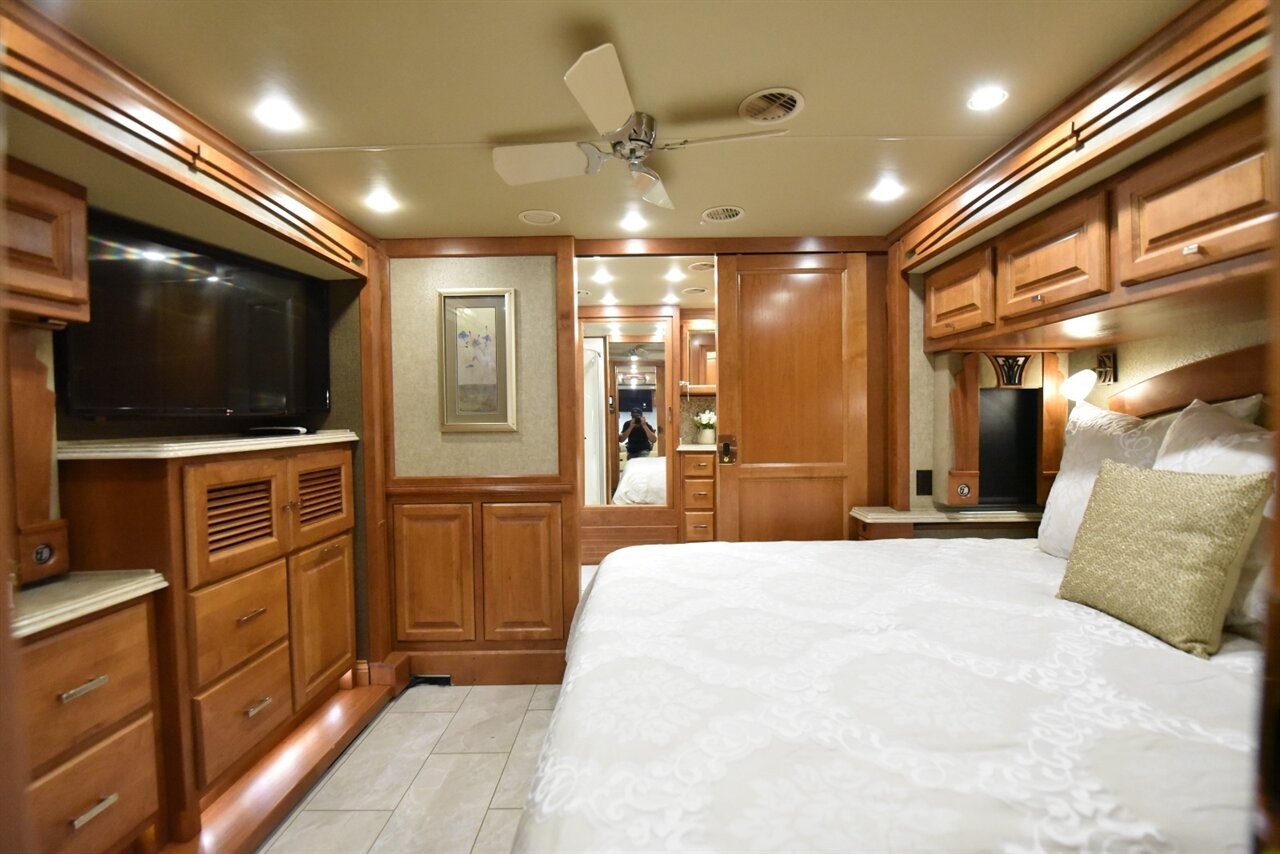 2017 Tiffin Phaeton 40QBH - Photo 72 - Orange, CA 92867