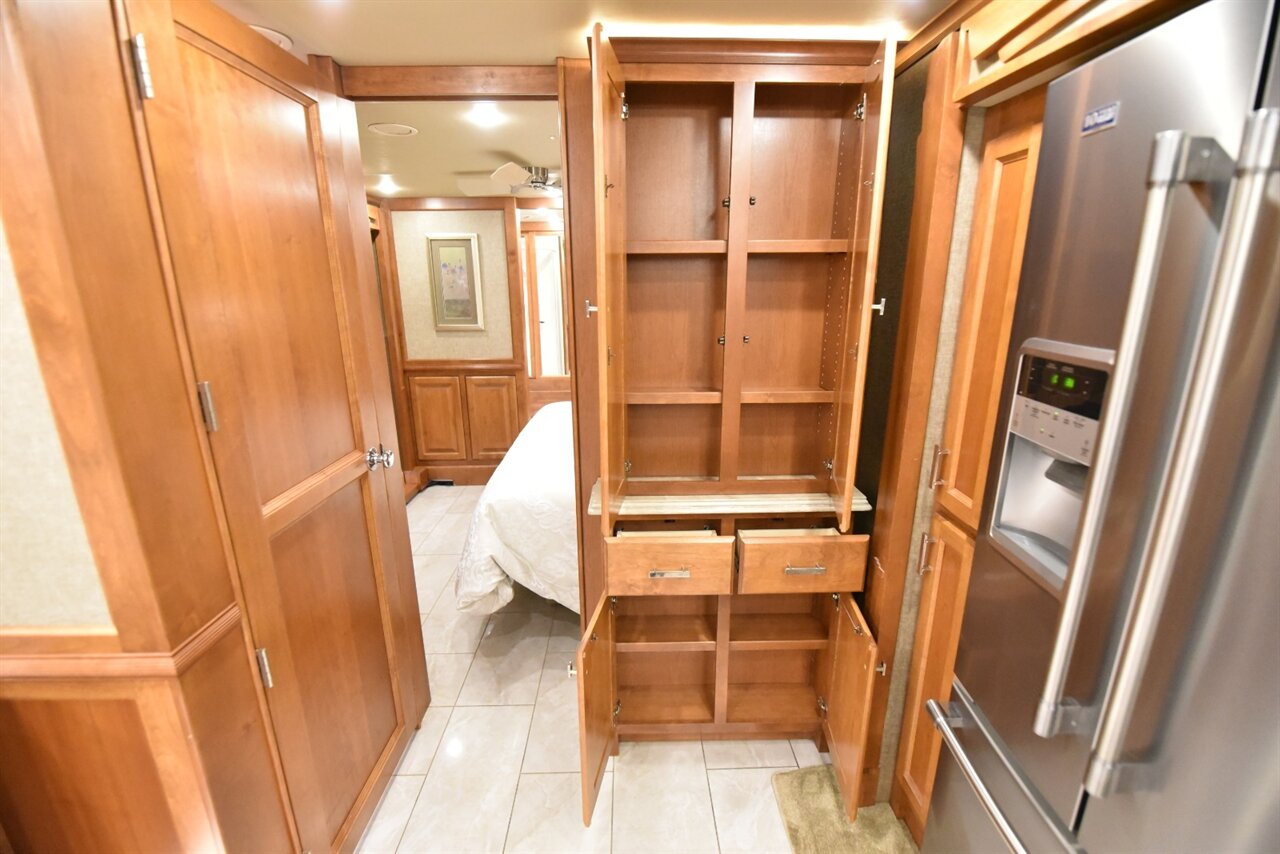 2017 Tiffin Phaeton 40QBH - Photo 68 - Orange, CA 92867