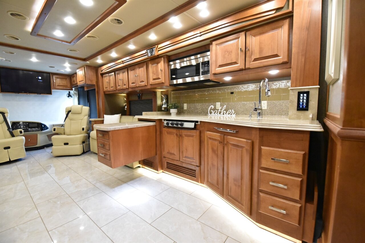 2017 Tiffin Phaeton 40QBH - Photo 58 - Orange, CA 92867
