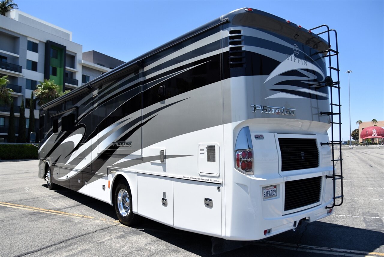 2017 Tiffin Phaeton 40QBH - Photo 19 - Orange, CA 92867