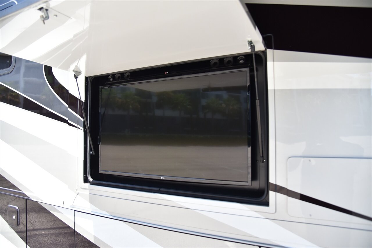 2017 Tiffin Phaeton 40QBH - Photo 32 - Orange, CA 92867
