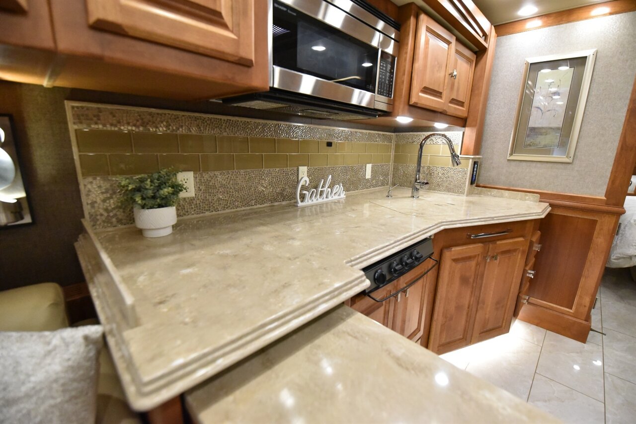 2017 Tiffin Phaeton 40QBH - Photo 59 - Orange, CA 92867