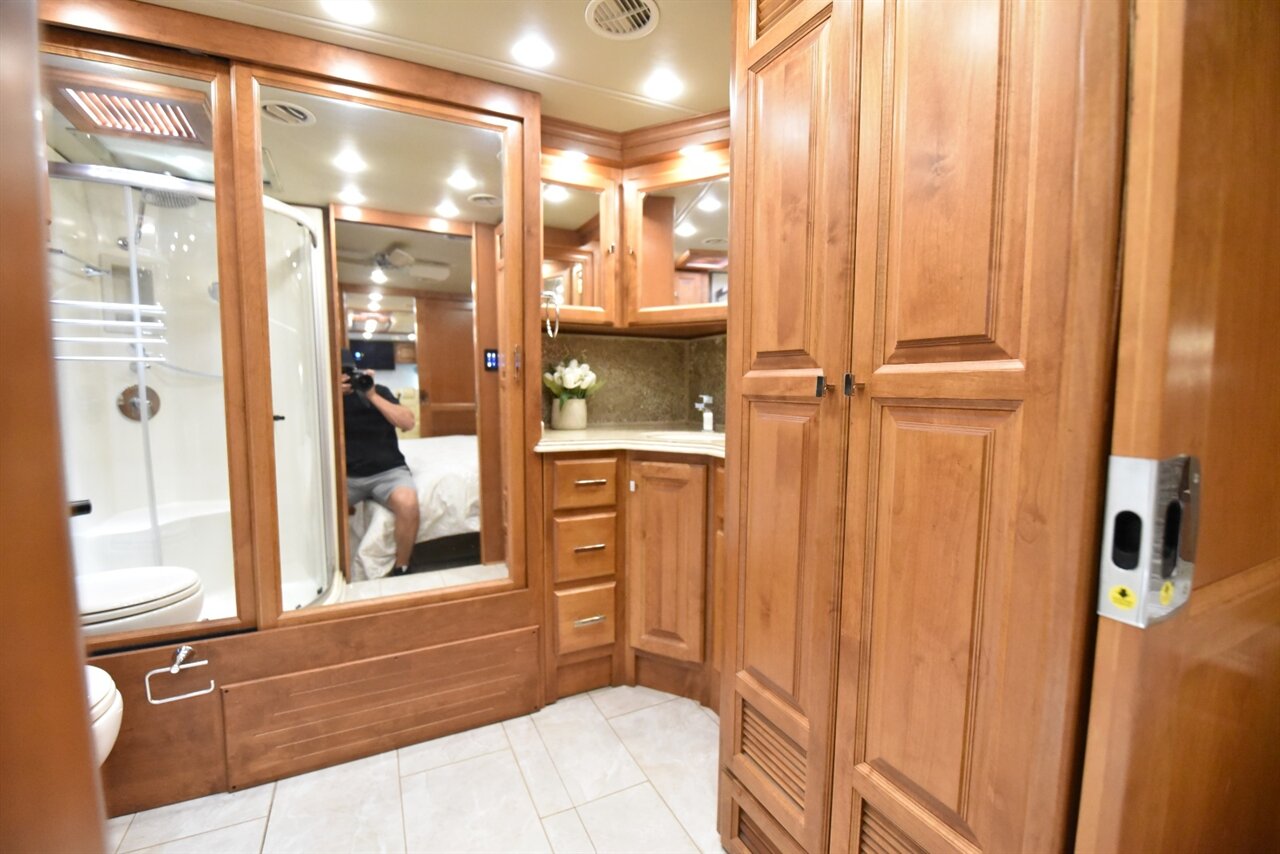 2017 Tiffin Phaeton 40QBH - Photo 78 - Orange, CA 92867