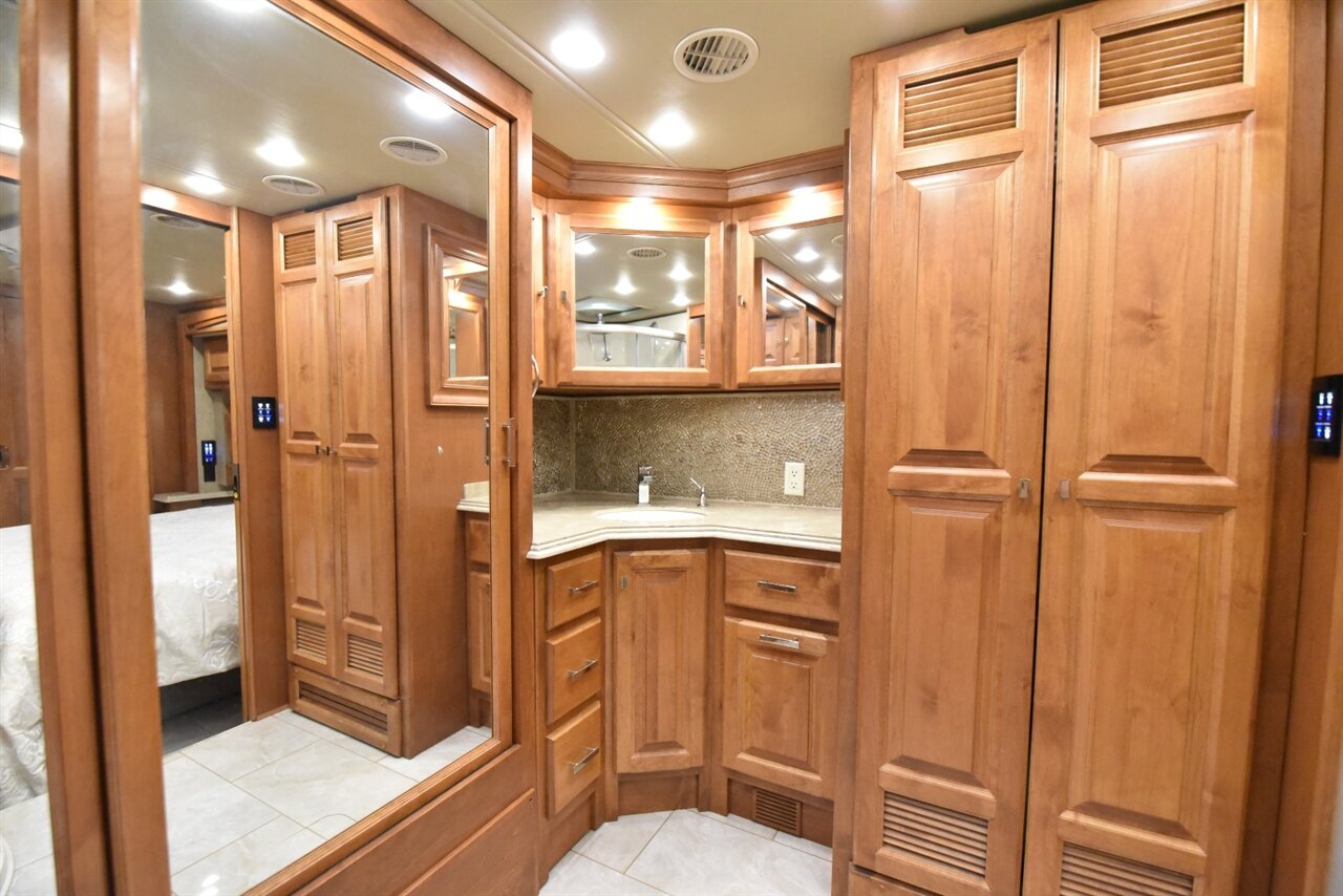 2017 Tiffin Phaeton 40QBH - Photo 79 - Orange, CA 92867