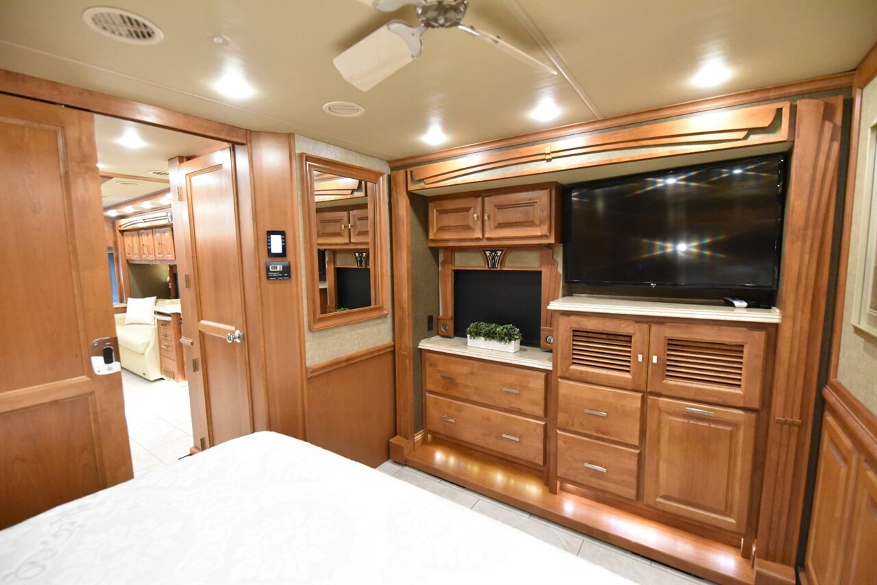2017 Tiffin Phaeton 40QBH - Photo 76 - Orange, CA 92867