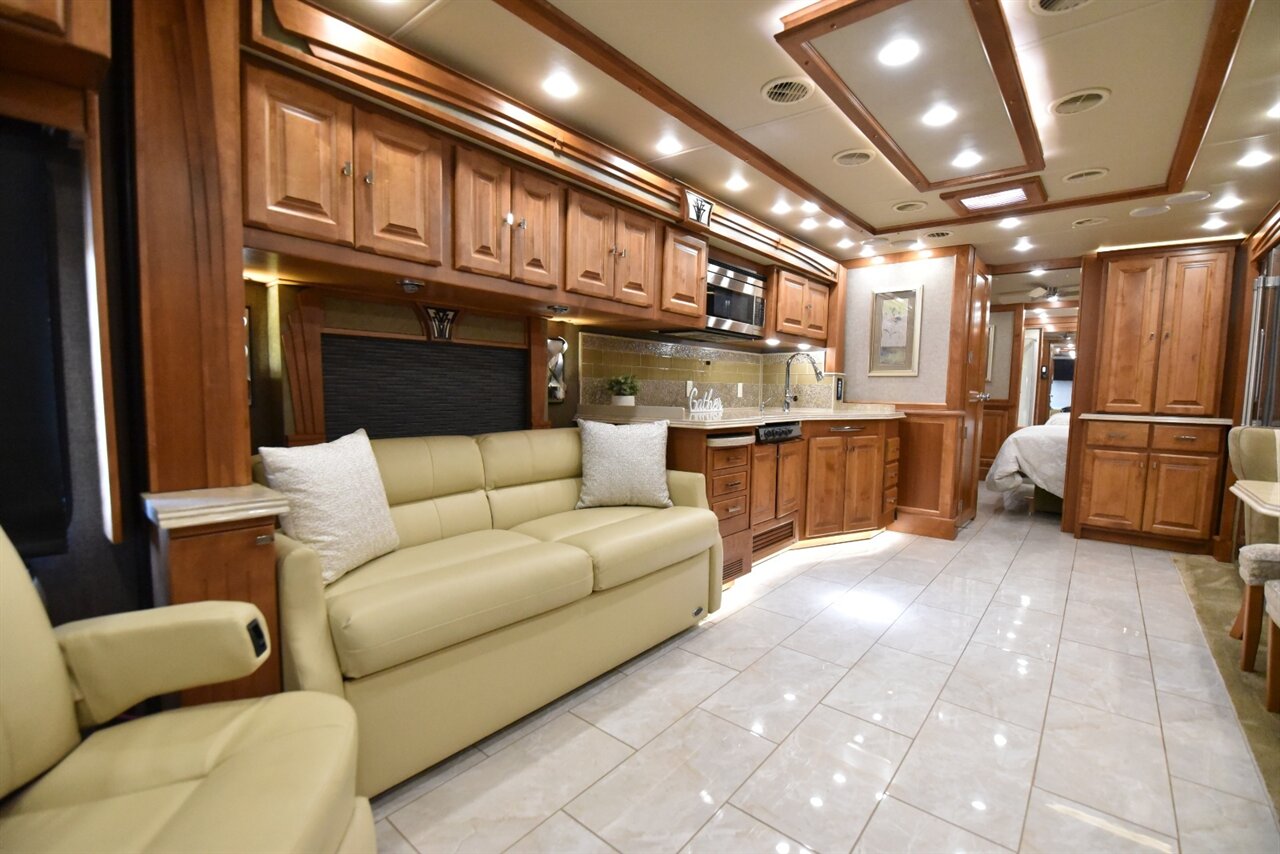 2017 Tiffin Phaeton 40QBH - Photo 52 - Orange, CA 92867