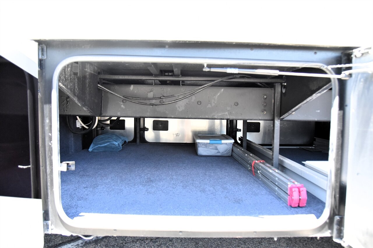 2017 Tiffin Phaeton 40QBH - Photo 26 - Orange, CA 92867