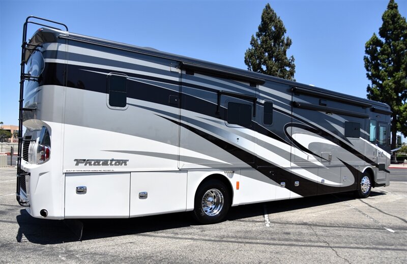 2017 Tiffin Phaeton 40QBH - Photo 1 - Orange, CA 92867
