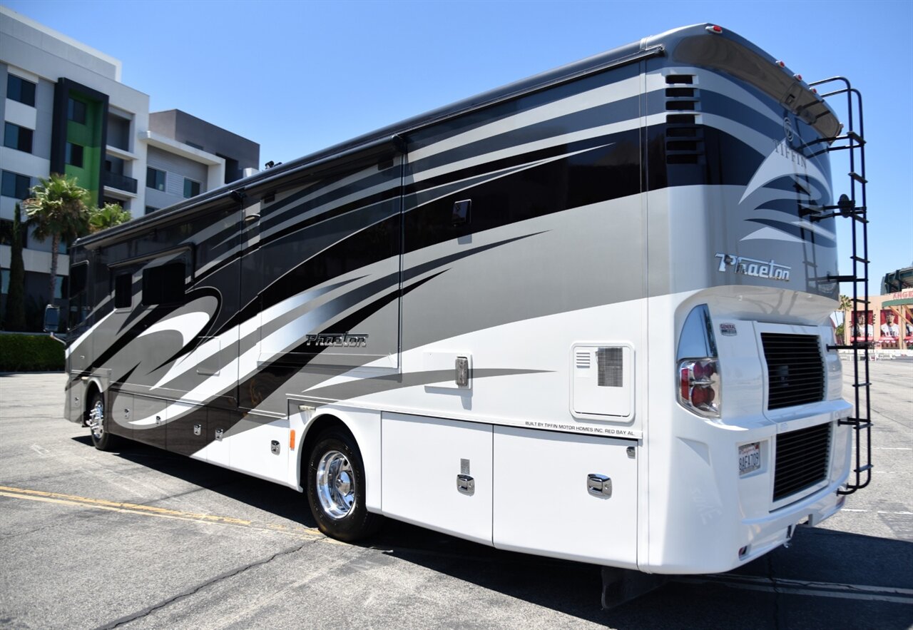 2017 Tiffin Phaeton 40QBH - Photo 18 - Orange, CA 92867