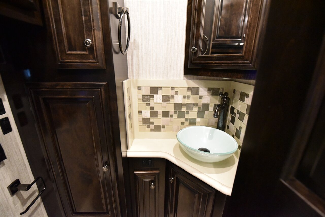 2019 Newmar Dutch Star - Photo 56 - Orange, CA 92867