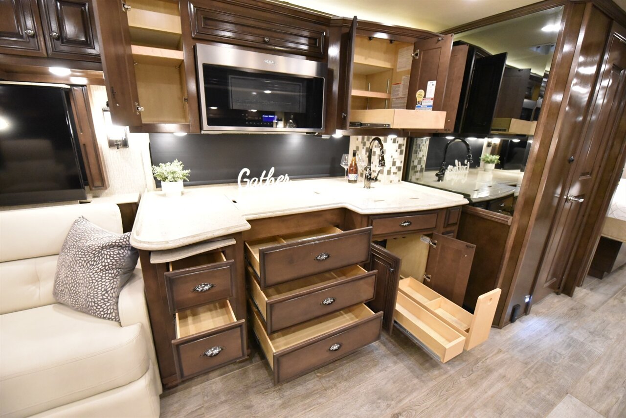 2020 Newmar Dutchstar 4081   - Photo 38 - Orange, CA 92867