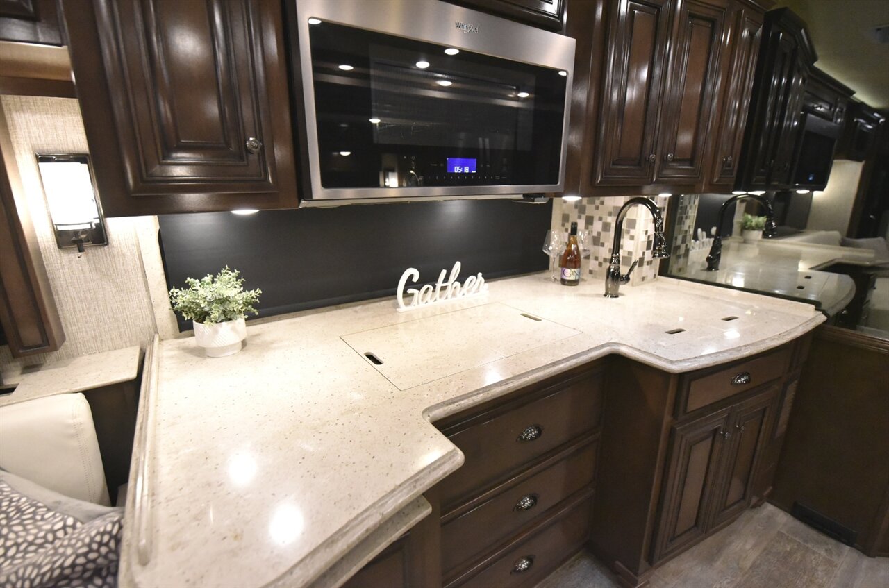 2020 Newmar Dutchstar 4081   - Photo 35 - Orange, CA 92867