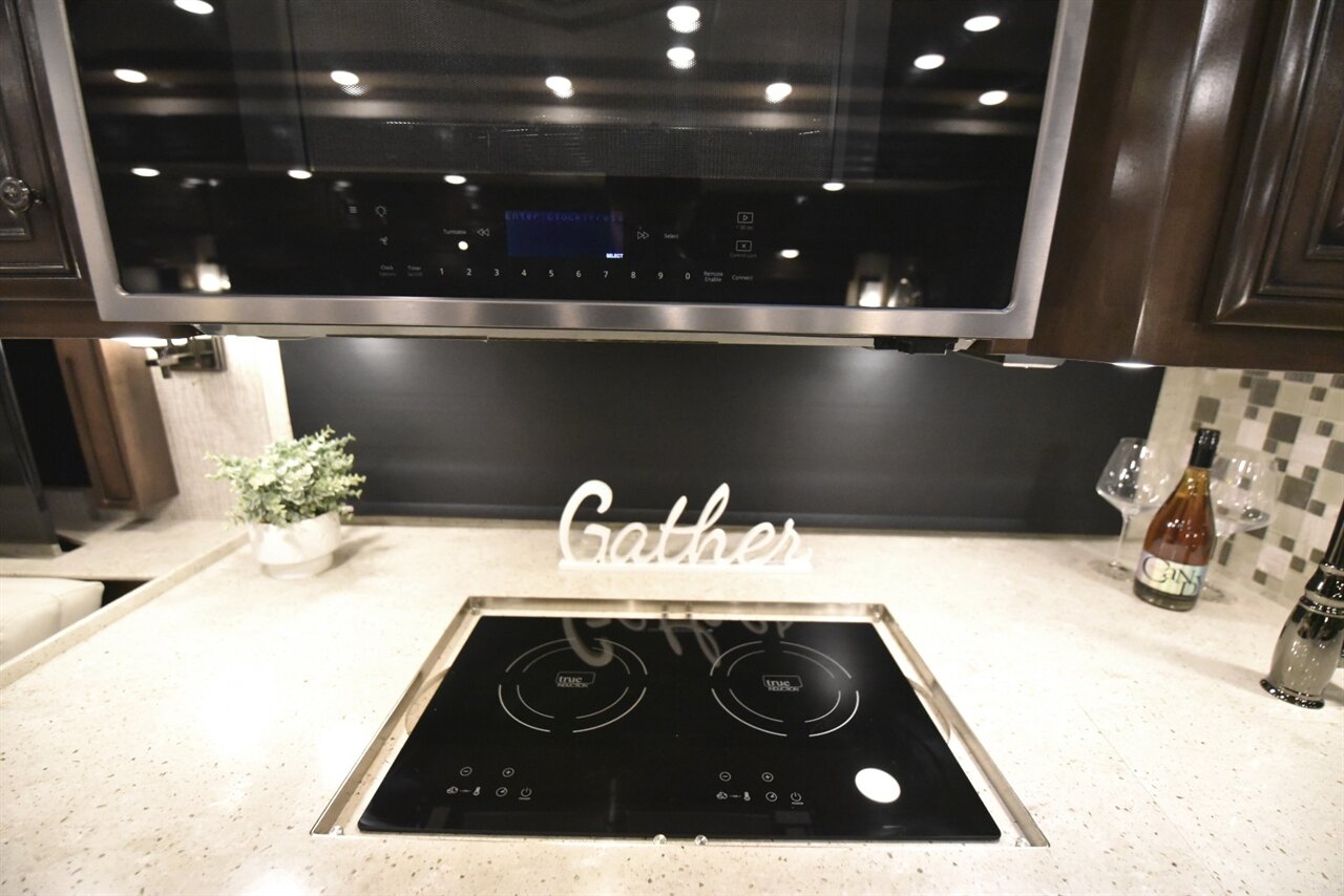 2020 Newmar Dutchstar 4081   - Photo 36 - Orange, CA 92867
