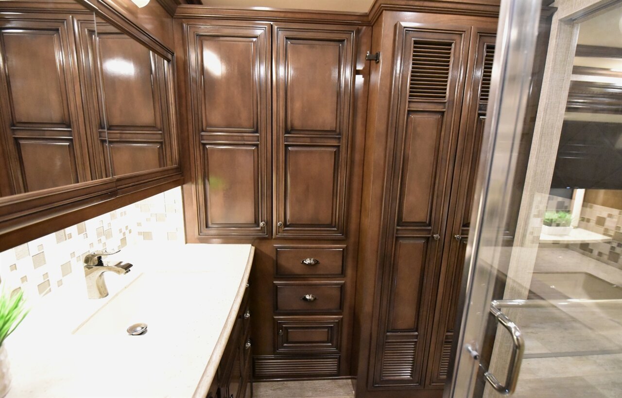 2020 Newmar Dutchstar 4081   - Photo 50 - Orange, CA 92867
