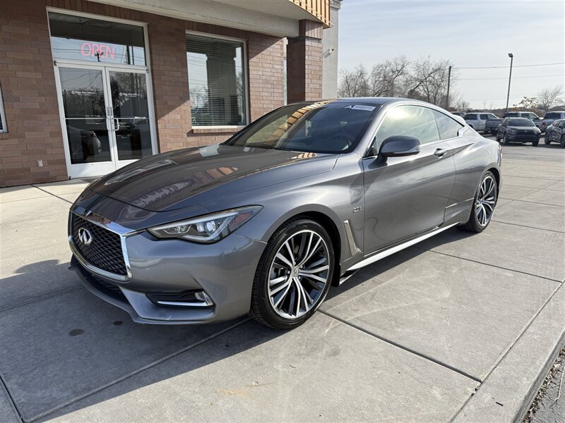 2018 INFINITI Q60 2.0T Luxe  