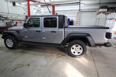 2020 Jeep Gladiator Sport S   - Photo 2 - Algona, IA 50511