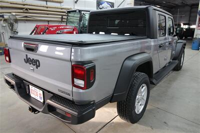 2020 Jeep Gladiator Sport S   - Photo 3 - Algona, IA 50511