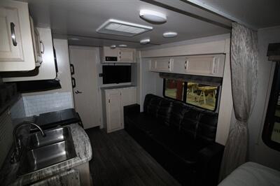 2019 WINNEBAGO 2106FBS MINIE WINNIE   - Photo 6 - Algona, IA 50511