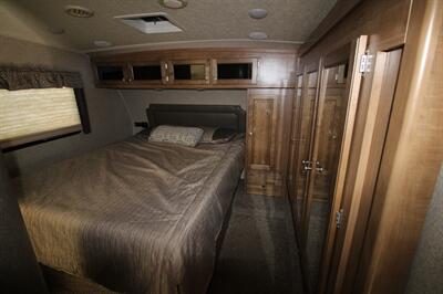 2018 FLAGSTAFF 526RLWS   - Photo 11 - Algona, IA 50511