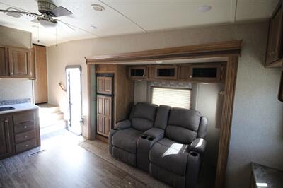 2018 FLAGSTAFF 526RLWS   - Photo 8 - Algona, IA 50511