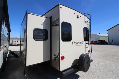 2018 FLAGSTAFF 526RLWS   - Photo 3 - Algona, IA 50511