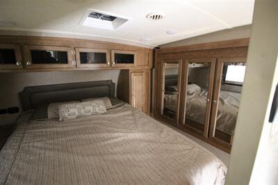 2018 FLAGSTAFF 526RLWS   - Photo 12 - Algona, IA 50511