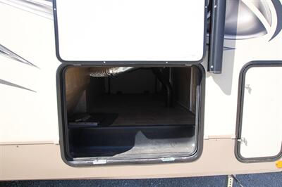 2018 FLAGSTAFF 526RLWS   - Photo 5 - Algona, IA 50511