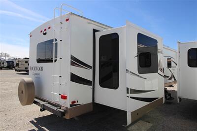 2015 ROCKWOOD 8325SS   - Photo 4 - Algona, IA 50511