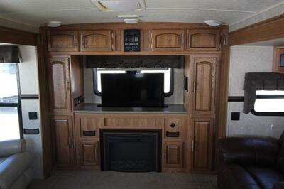 2015 ROCKWOOD 8325SS   - Photo 7 - Algona, IA 50511