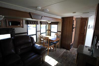 2015 ROCKWOOD 8325SS   - Photo 8 - Algona, IA 50511