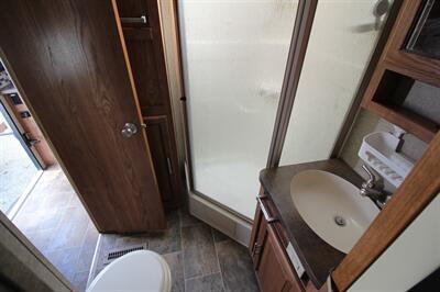 2015 ROCKWOOD 8325SS   - Photo 13 - Algona, IA 50511