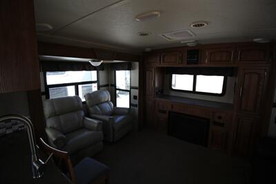 2015 ROCKWOOD 8325SS   - Photo 5 - Algona, IA 50511