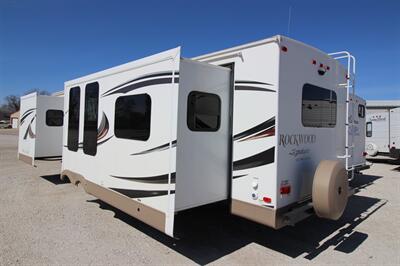 2015 ROCKWOOD 8325SS   - Photo 3 - Algona, IA 50511