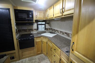 2011 EVERGREEN EVERLITE 29FK   - Photo 5 - Algona, IA 50511