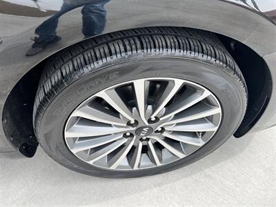 2017 Kia Cadenza Premium - Photo 15 - Phoenix, AZ 85009