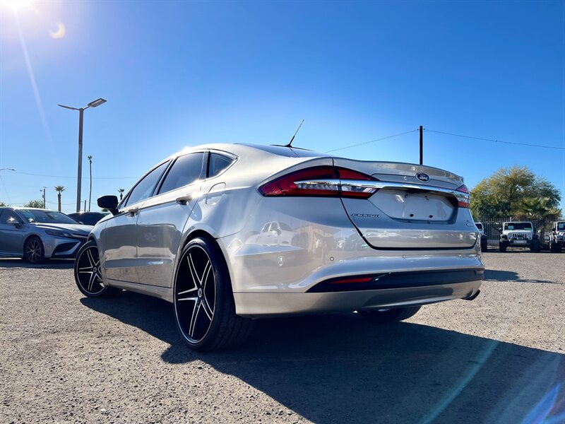 2018 Ford Fusion SE photo 3