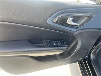 2015 Chrysler 200 S - Photo 11 - Phoenix, AZ 85009