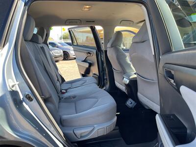 2020 Toyota Highlander LE   - Photo 9 - Phoenix, AZ 85009