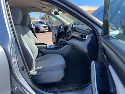 2020 Toyota Highlander LE   - Photo 8 - Phoenix, AZ 85009