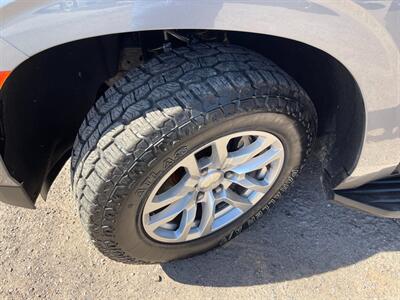 2021 Chevrolet Suburban LT   - Photo 12 - Phoenix, AZ 85009