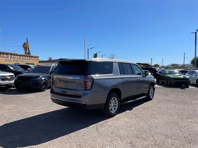 2021 Chevrolet Suburban LT   - Photo 16 - Phoenix, AZ 85009