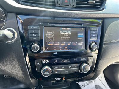 2018 Nissan Rogue SV   - Photo 9 - Phoenix, AZ 85009