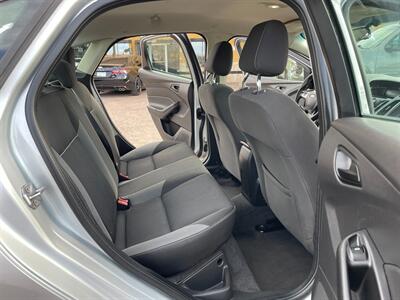 2012 Ford Focus SE   - Photo 8 - Phoenix, AZ 85009