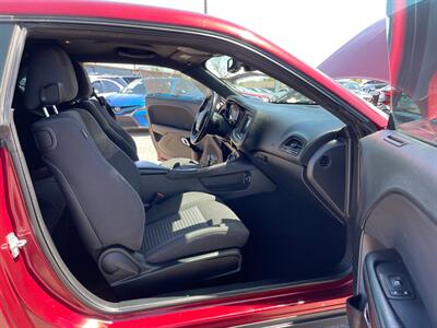 2019 Dodge Challenger SXT   - Photo 6 - Phoenix, AZ 85009